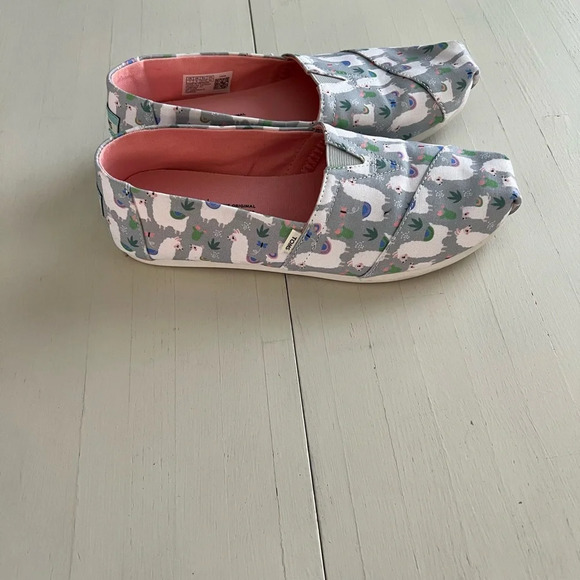 TOMS Alpargata Lovable Llama Print‎ Gray Flats Shoes Size 7 Wide - Picture 2 of 6